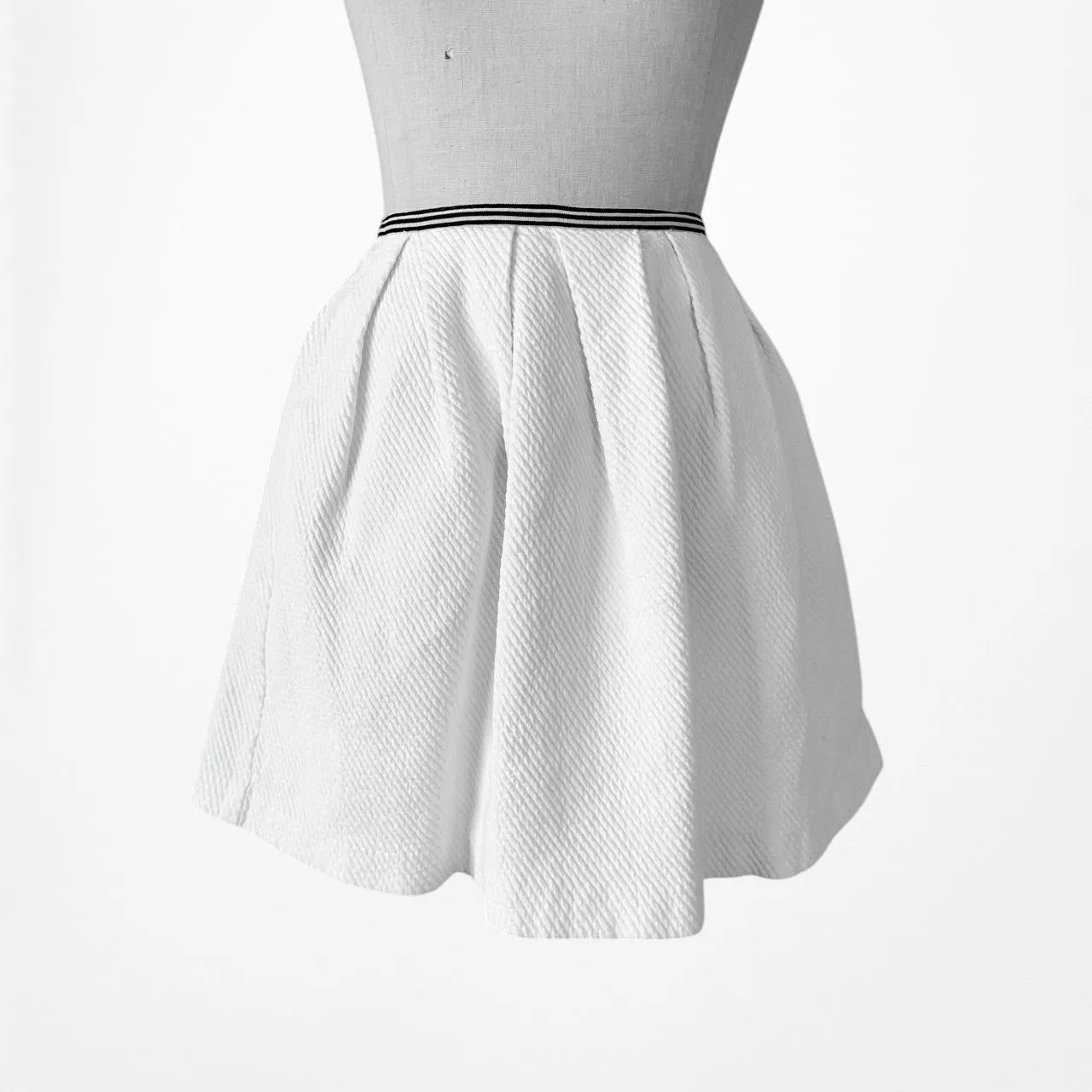 Forever 21 White Pleated Flared Skater Mini Skirt W/ Pockets Size XS